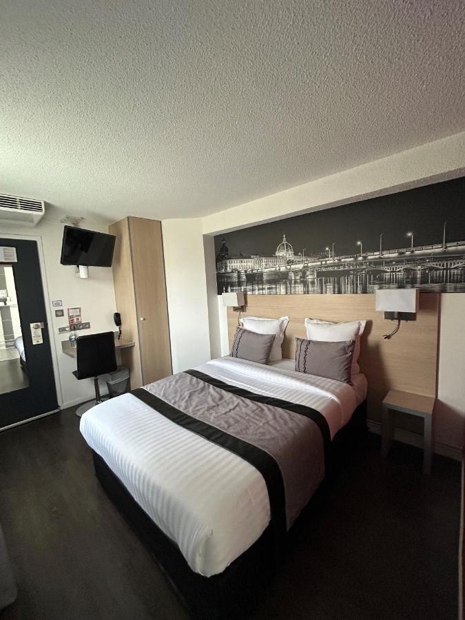 Logis Cris Hotel Et Restaurant, Lyon Sud-Est Corbas Exteriér fotografie