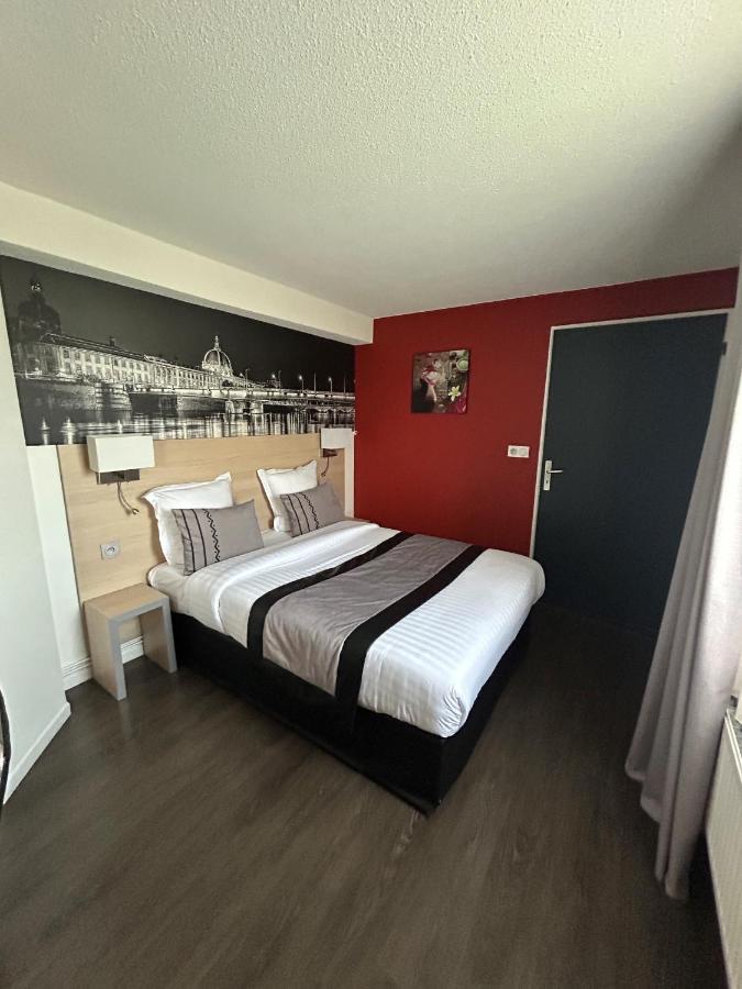 Logis Cris Hotel Et Restaurant, Lyon Sud-Est Corbas Exteriér fotografie